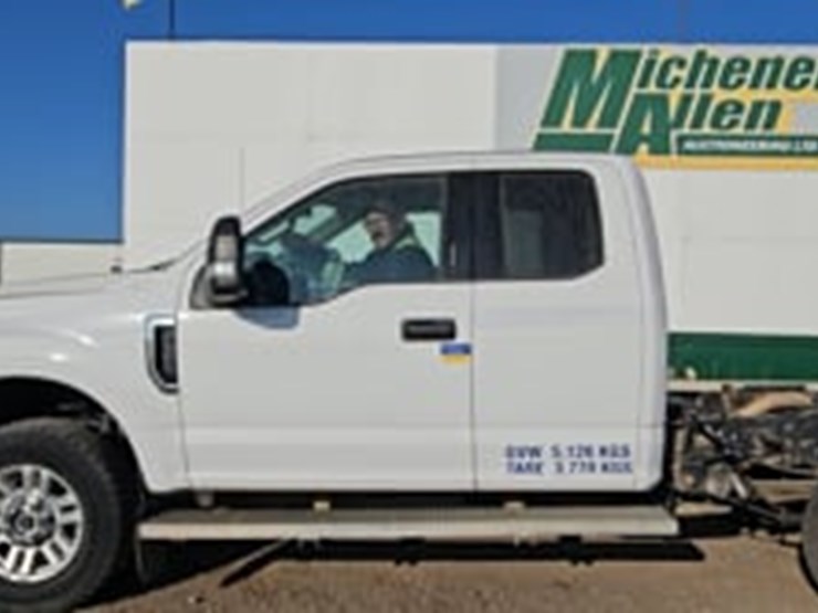 2018-ford-f350-image-16