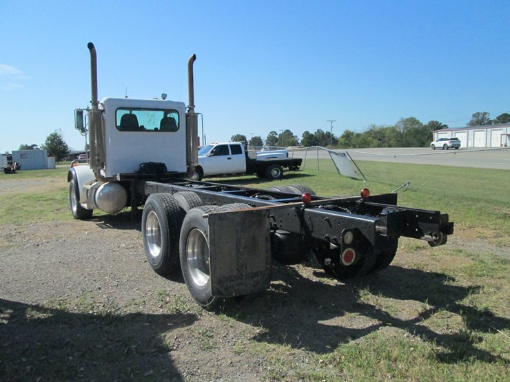 2004-peterbilt-357-image-4