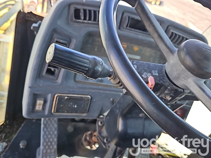 2003-deere-824j-image-32