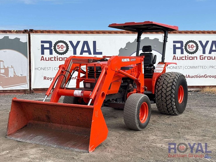 kubota-m4700-51hp-utility-loader-tractor-image-1