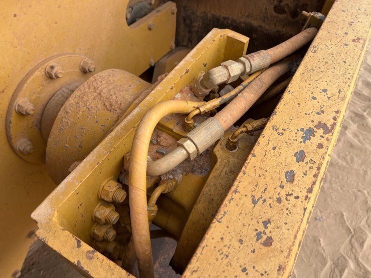 caterpillar-cs-563-image-10