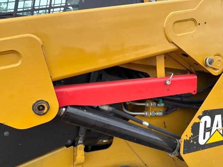 2016-caterpillar-259d-image-19