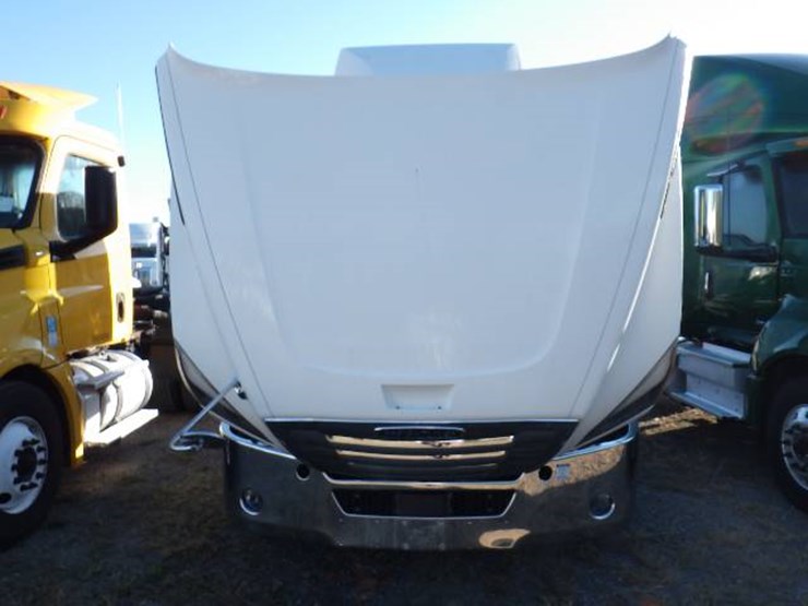 2020-freightliner-cascadia-126-image-14