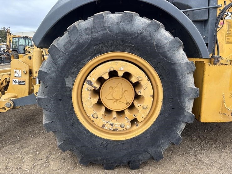2012-deere-210lj-image-26