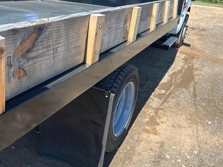 2023-chevrolet-silverado-6500hd-image-15