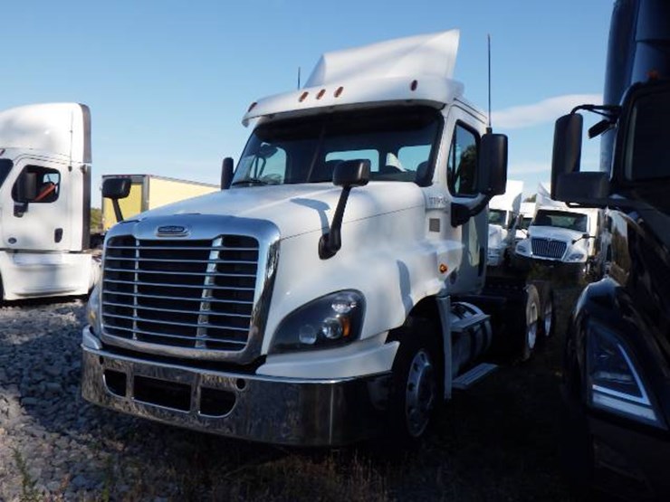 2018-freightliner-cascadia-125-image-1