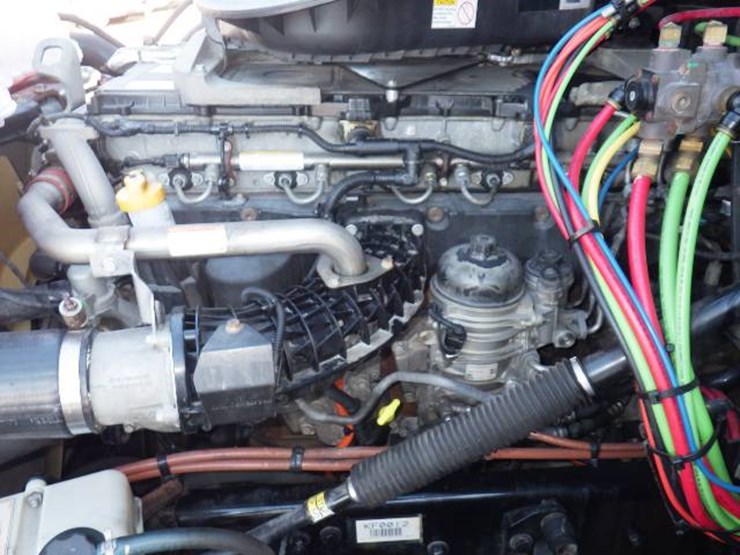 2019-freightliner-cascadia-126-image-14