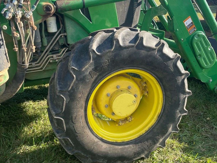 2022-john-deere-6135e-image-10