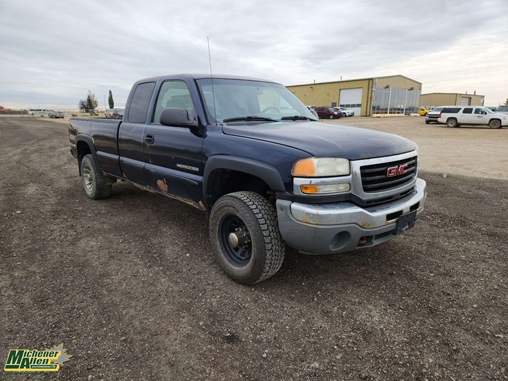 2006-gmc-sierra-2500hd-image-2