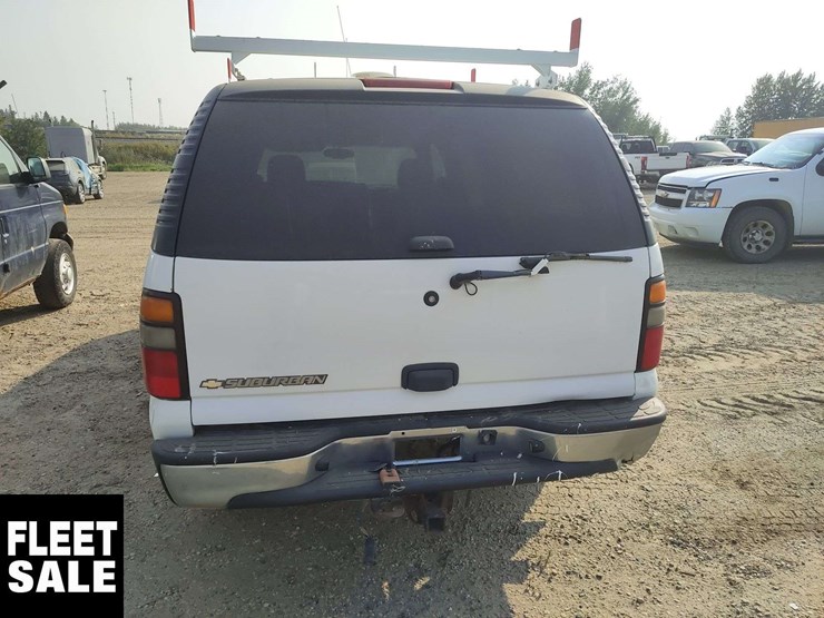 2006-chevrolet-suburban-image-14