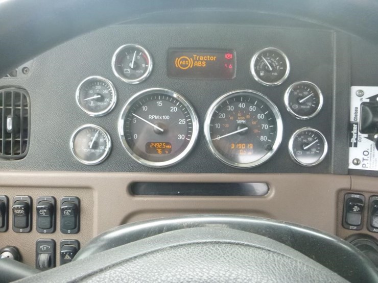 2012-peterbilt-389-image-15