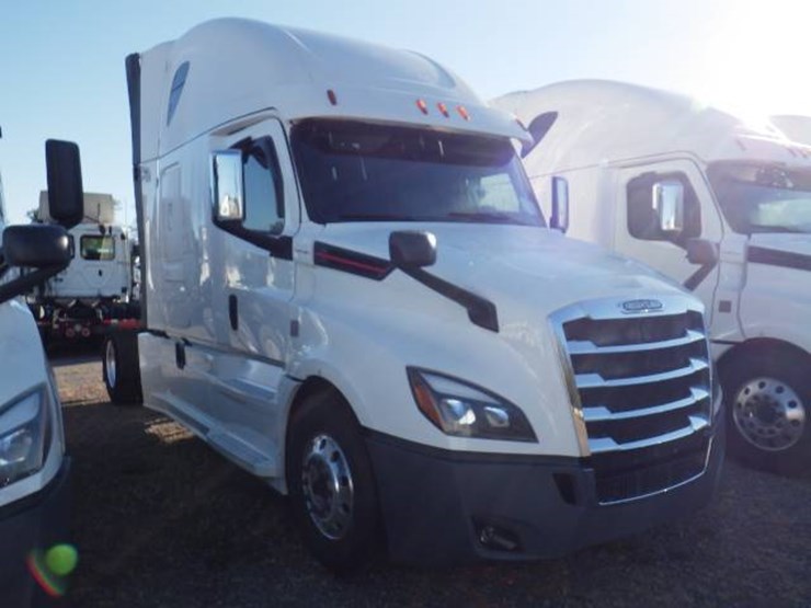 2019-freightliner-cascadia-126-image-3