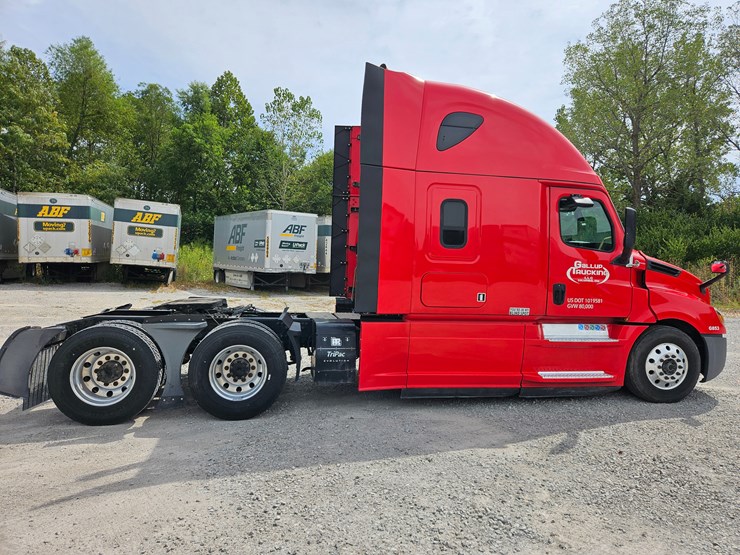 2019-freightliner-cascadia-126-image-21