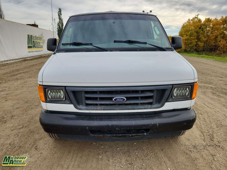 2005-ford-cargo-image-8