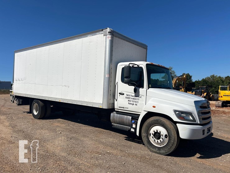 2019-hino-268-image-1