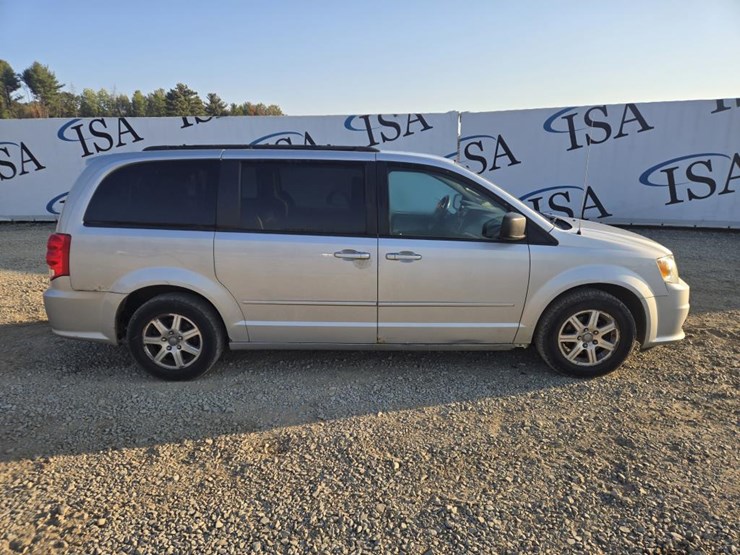 2011-dodge-grand-caravan-image-6