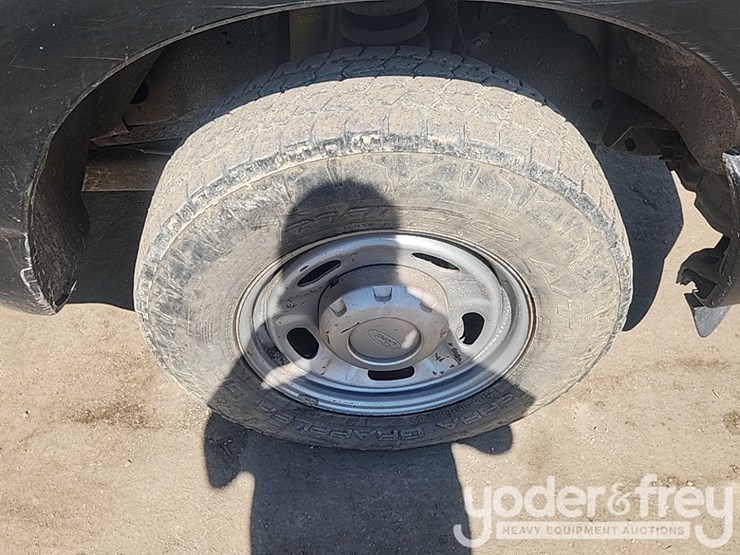2015-ford-f250-xl-image-8