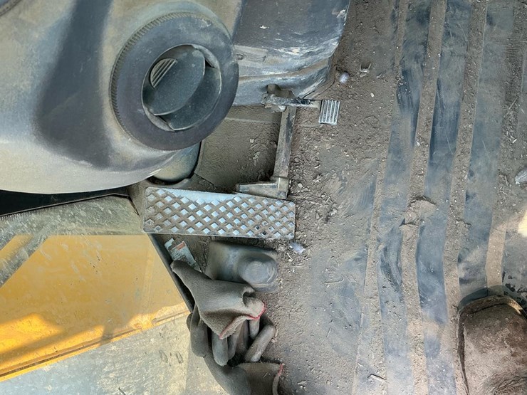 2018-deere-524k-image-61