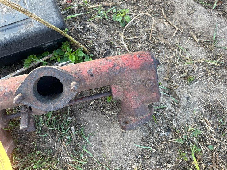 #5082-•-intake-manifold-for-farmall-660-image-6