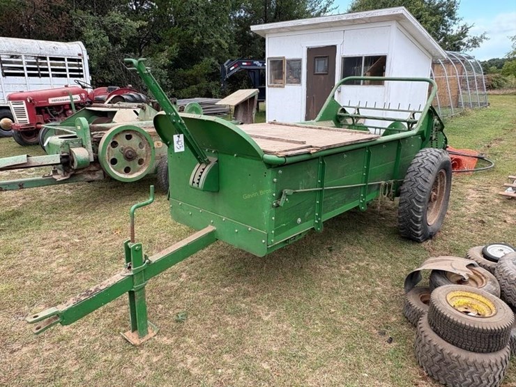 john-deere-ground-driven-manure-spreader-image-7