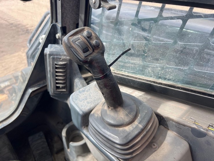 deere-325g-image-30