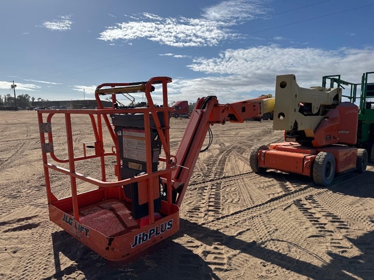 2008-jlg-e400ajpn-image-6