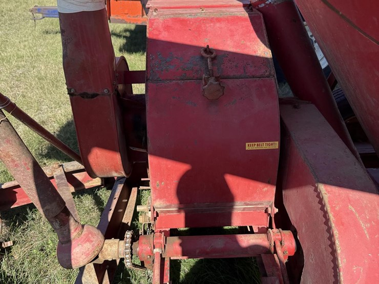 new-holland-352-image-13