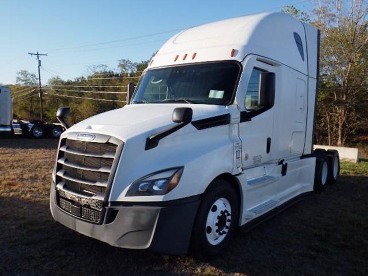 2021-freightliner-cascadia-126-image-1