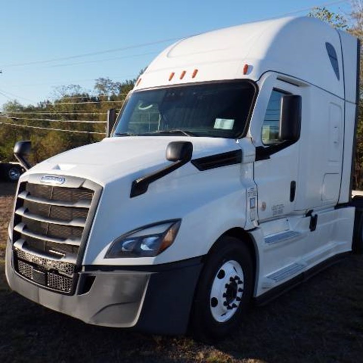 2021 FREIGHTLINER CASCADIA 126