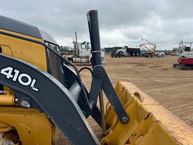 2017-deere-410l-image-22