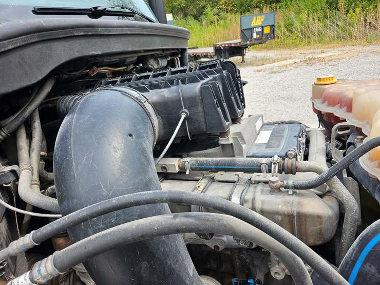 2019-freightliner-cascadia-126-image-45