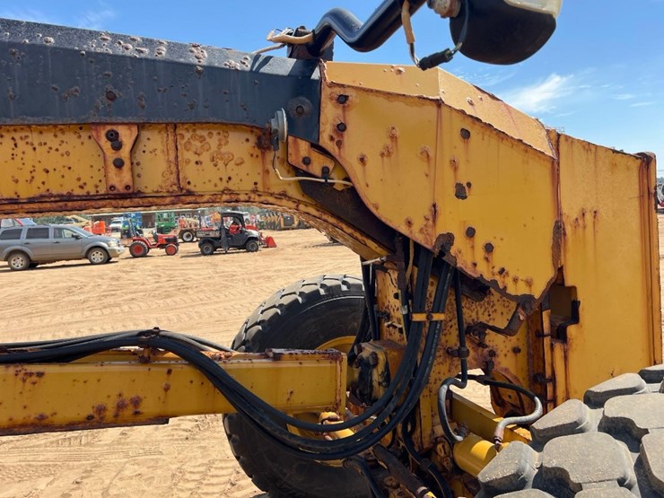 caterpillar-120-image-27