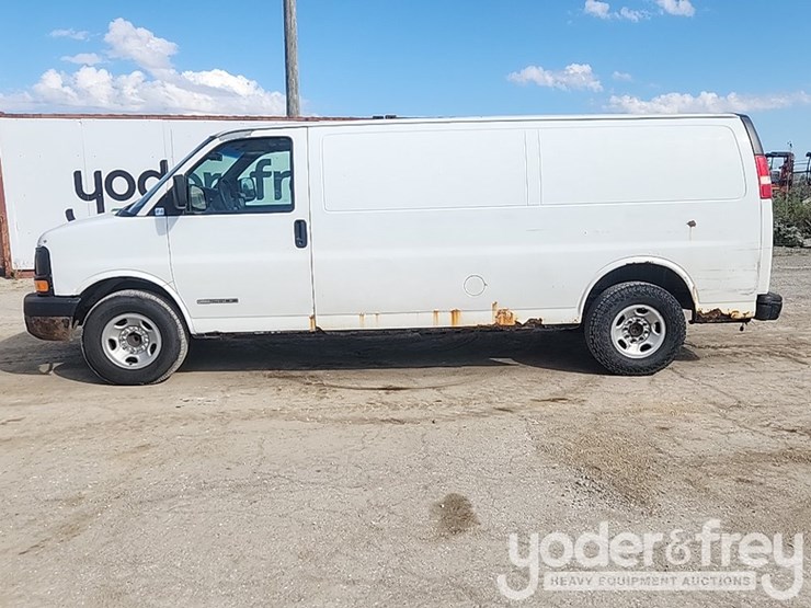 2006-gmc-savana-g2500-image-2