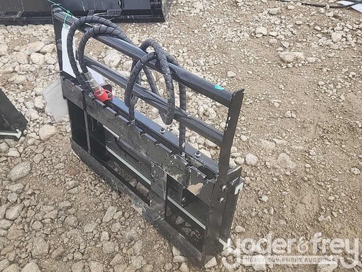 unused-2025-side-shift-forks-to-suit-mini-skidsteer-image-3