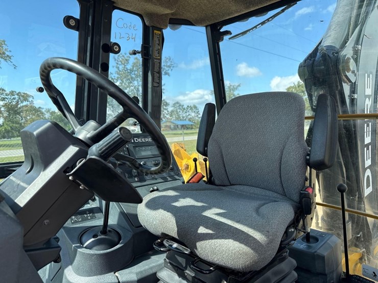 2018-deere-410l-image-22