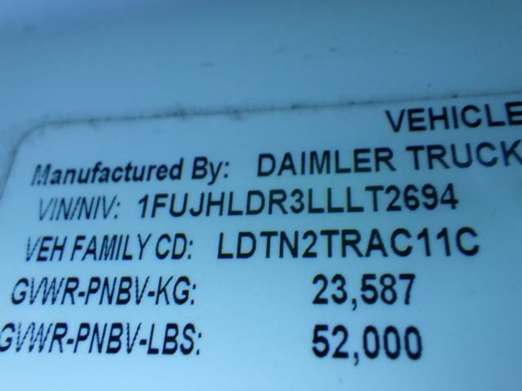 2020-freightliner-cascadia-126-image-12