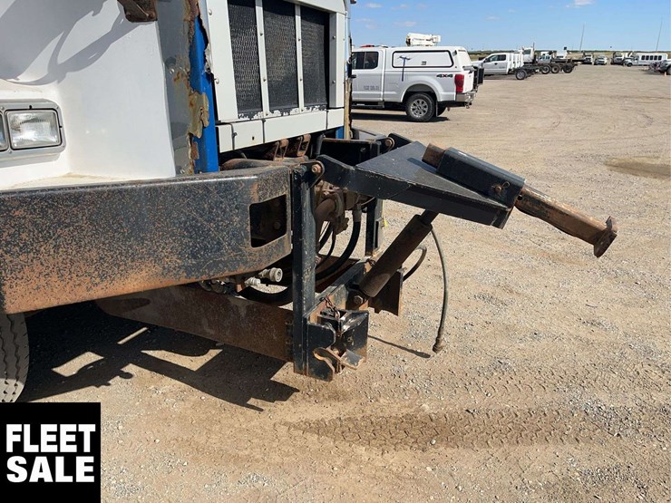 2001-freightliner-fld112-image-21