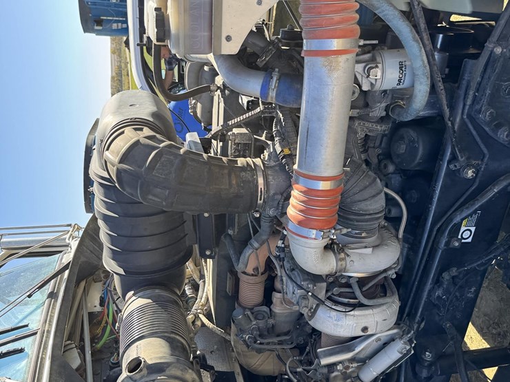 2011-kenworth-t800-image-41