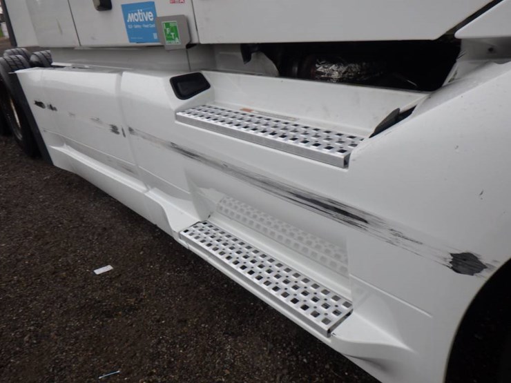 2019-volvo-vnl-760-image-5