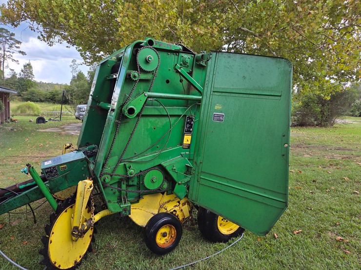 john-deere-335-image-8