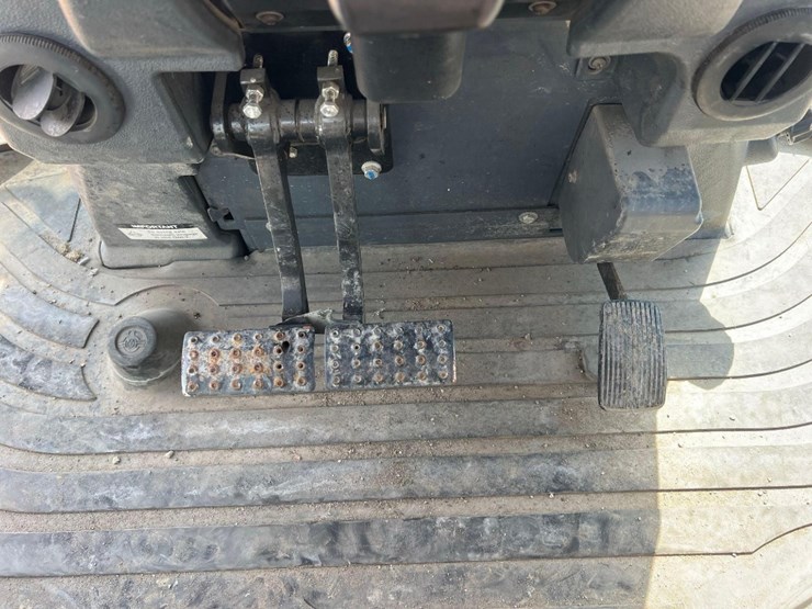 2018-deere-410l-image-33