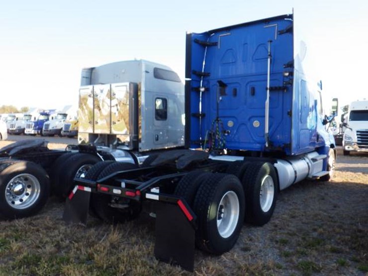 2020-freightliner-cascadia-125-image-4