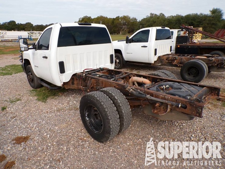 2013-chevrolet-3500hd-image-3