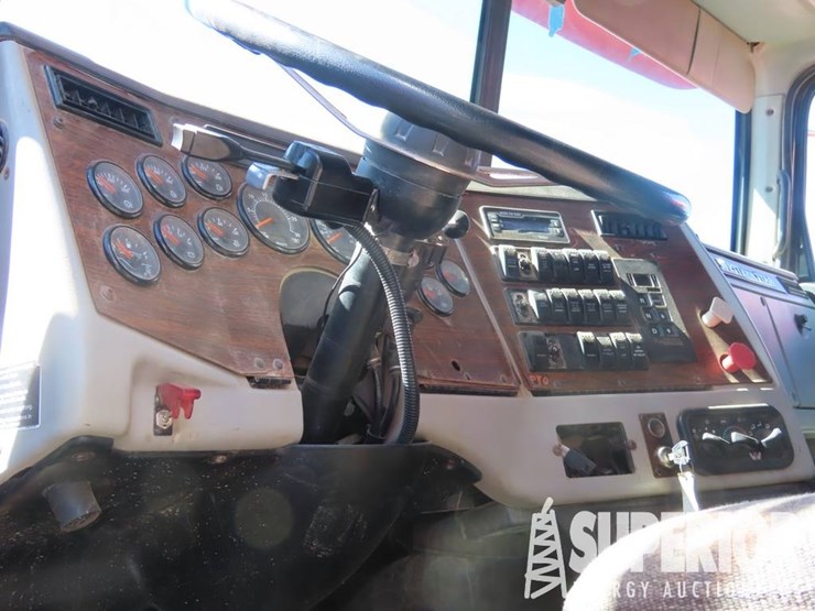 western-star-4900-image-8