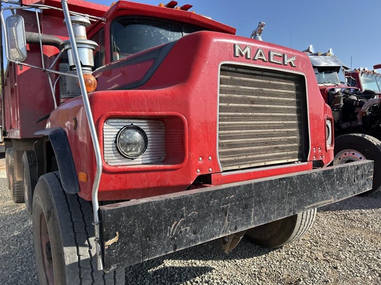 1993-mack-dm690s-image-11