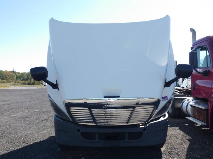 2018-freightliner-cascadia-125-image-11