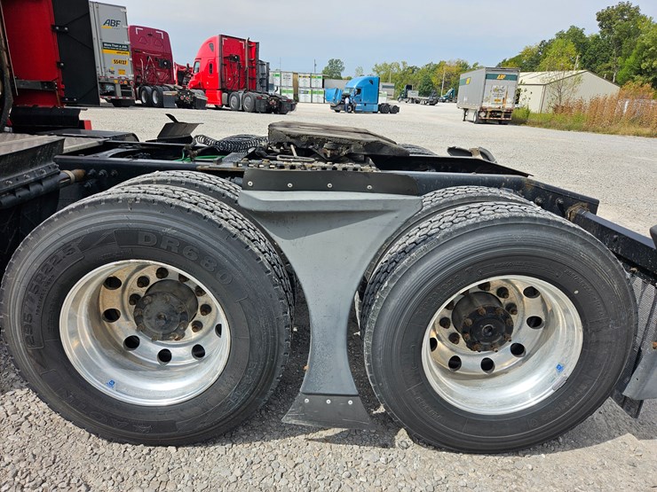 2019-freightliner-cascadia-126-image-79