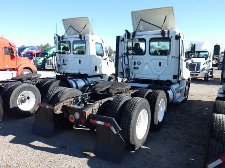 freightliner-cascadia-126-image-6