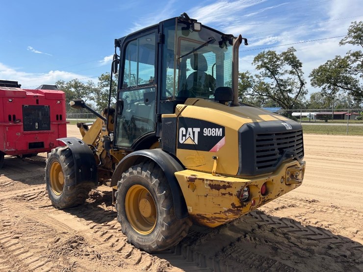 2017-caterpillar-908m-image-2