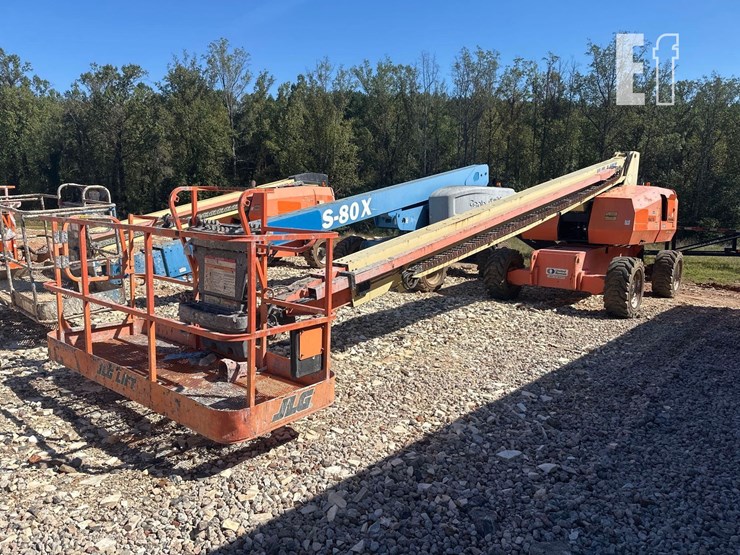 2013-jlg-800s-image-1